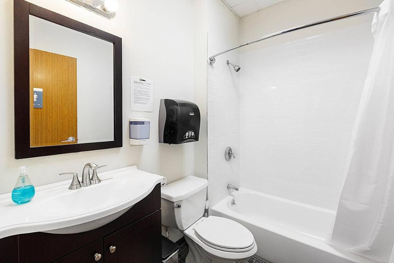 Апартаменты Studio Ready 4 Students & Traveling Professionals! 310 Бостон Экстерьер фото