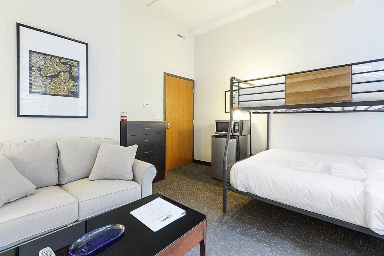 Апартаменты Studio Ready 4 Students & Traveling Professionals! 310 Бостон Экстерьер фото