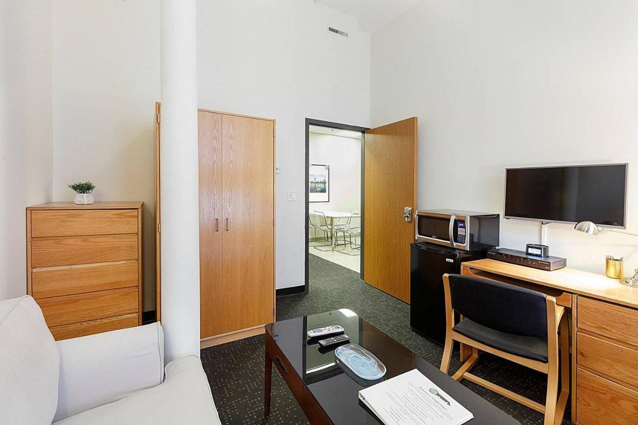 Апартаменты Studio Ready 4 Students & Traveling Professionals! 310 Бостон Экстерьер фото